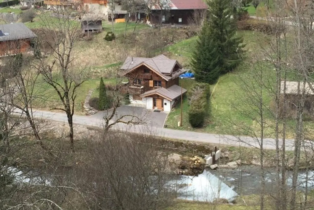 8 Person Chalet With Hot Tub In Portes Du Soleil Montriond