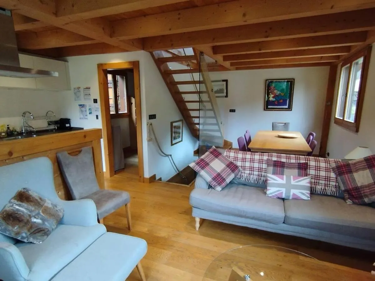 8 Person Chalet With Hot Tub In Portes Du Soleil Montriond