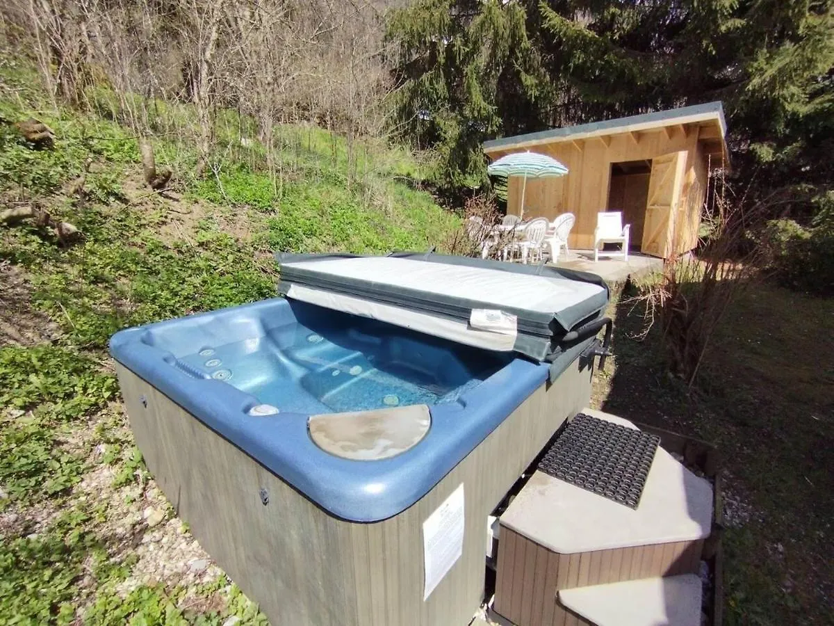 8 Person Chalet With Hot Tub In Portes Du Soleil Montriond