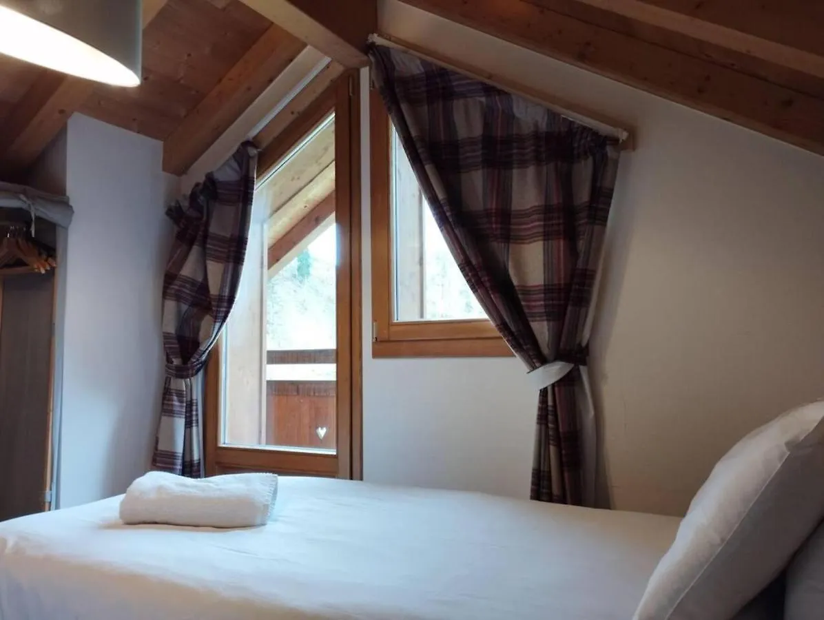 8 Person Chalet With Hot Tub In Portes Du Soleil Montriond 0*,  France