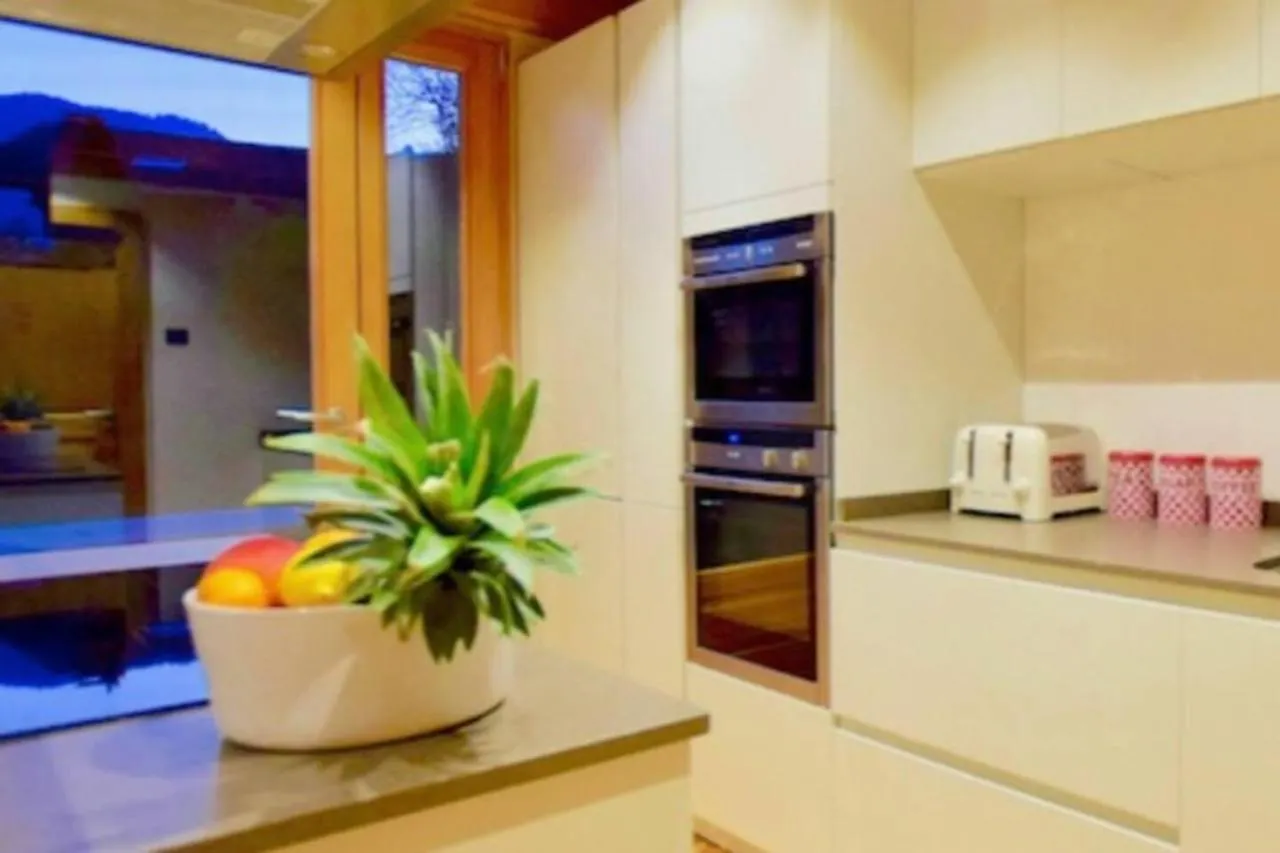 8 Person Chalet With Hot Tub In Portes Du Soleil Montriond France