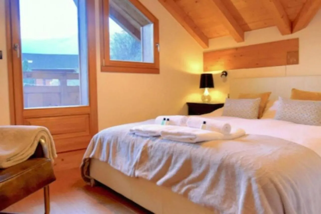 8 Person Chalet With Hot Tub In Portes Du Soleil Montriond