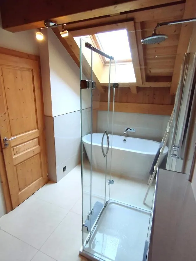 8 Person Chalet With Hot Tub In Portes Du Soleil Montriond France