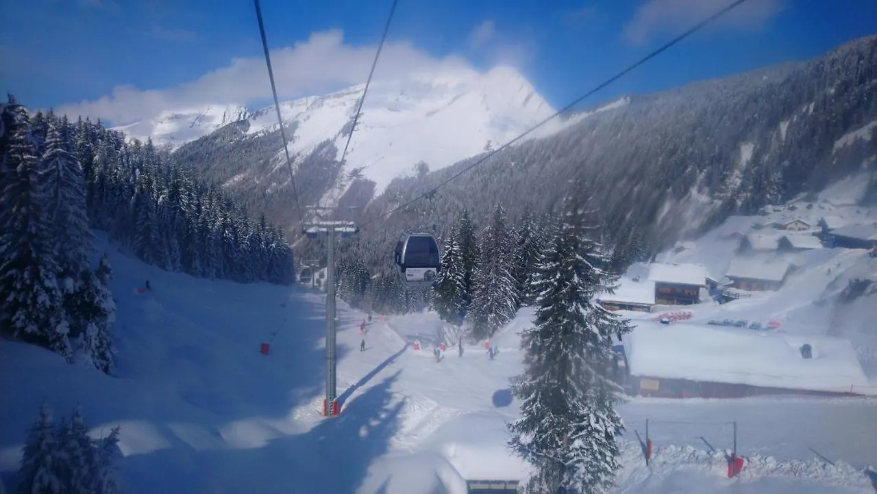 8 Person Chalet With Hot Tub In Portes Du Soleil Montriond