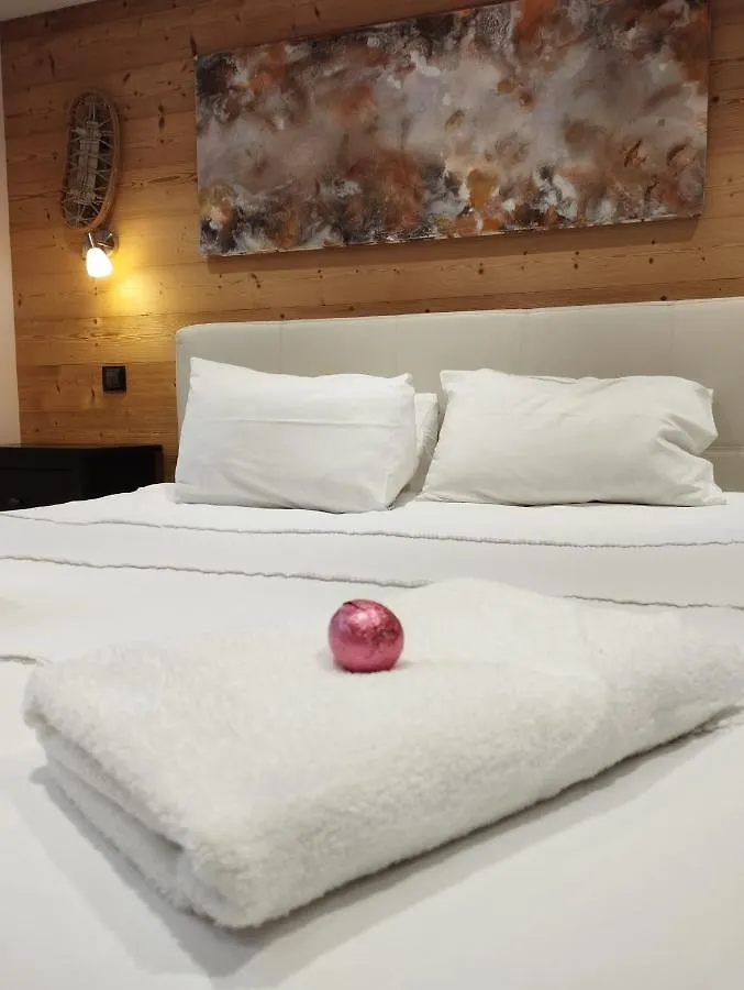 8 Person Chalet With Hot Tub In Portes Du Soleil Montriond