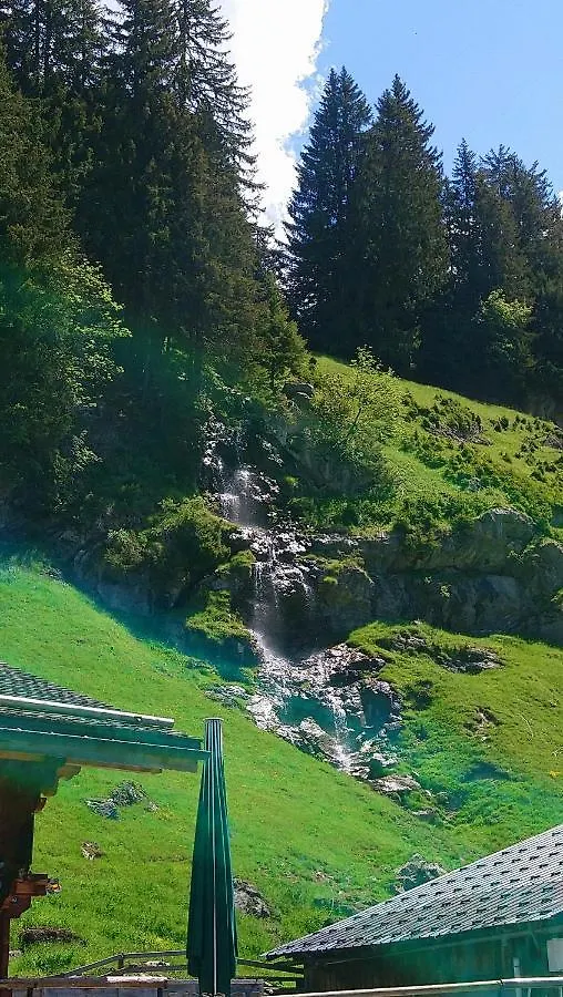 8 Person Chalet With Hot Tub In Portes Du Soleil Montriond